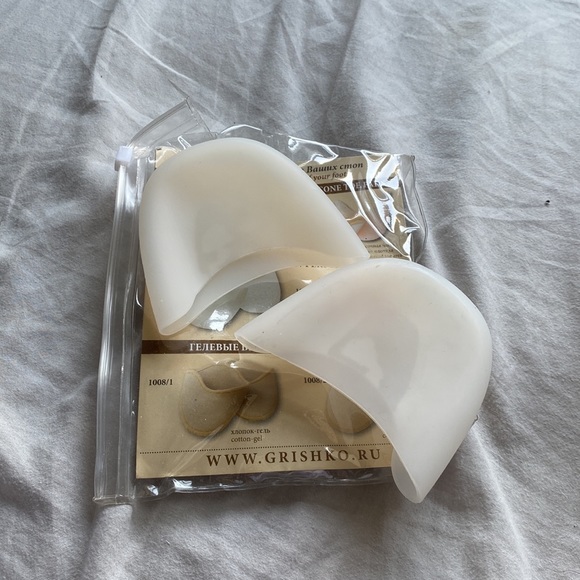 Pointe Shoe Package (shoes, gel pads, half cut tights) - Picture 7 of 10